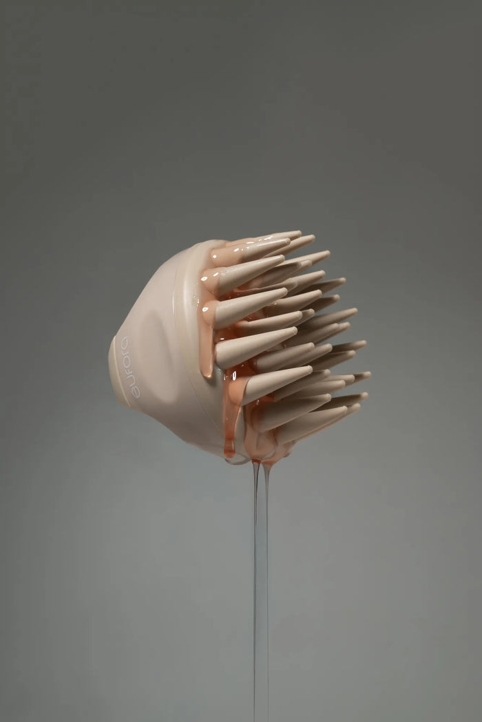 Moda Salon Eufora scalp brush with product drip