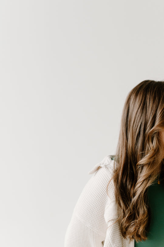 Pourquoi vous avez besoin du soin du cuir chevelu personnalisé de Moda Salon pour l'automne 