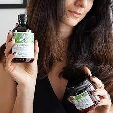 How a Renewing Conditioning Treatment Restores Shine