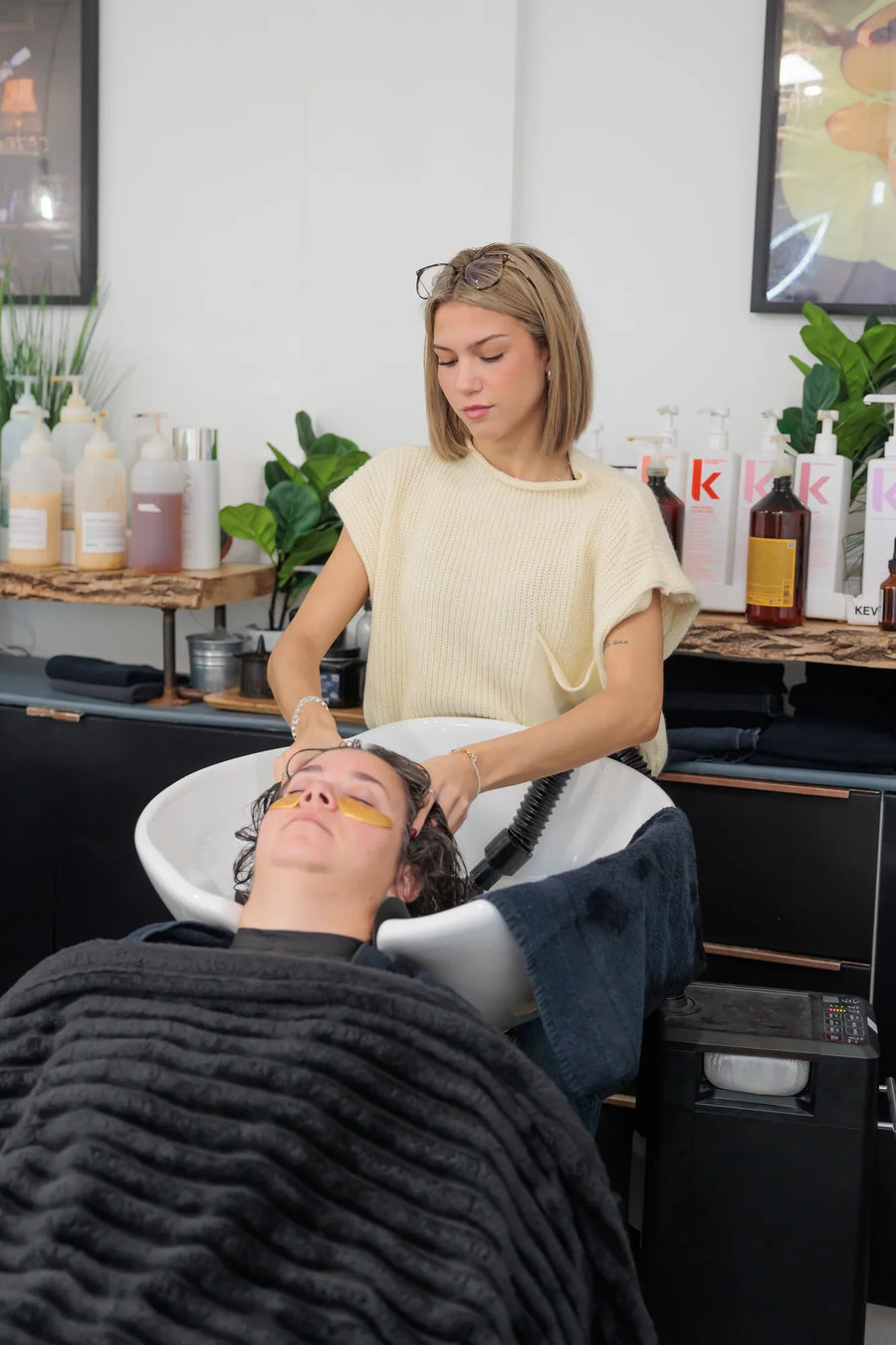 Moda Salon Bowmanville shampoo bowl, client relaxing