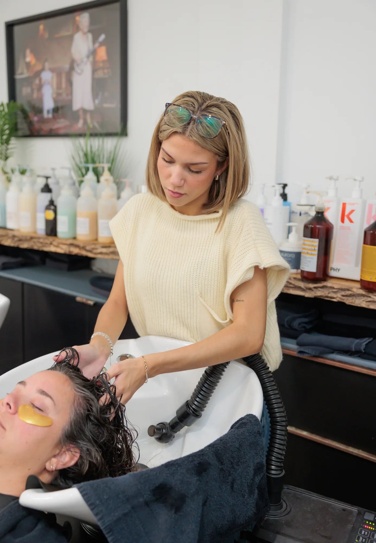 Moda Salon Bowmanville shampoo bowl, client relaxing