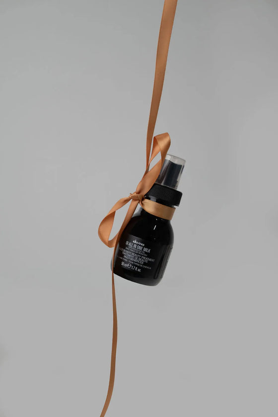 Hair oil ribbon texture